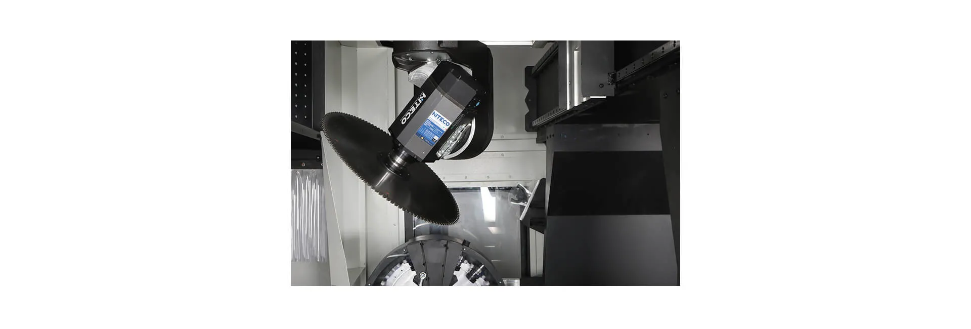 Centro de corte e usinagem de perfis CNC INO Apollo de 5 eixos